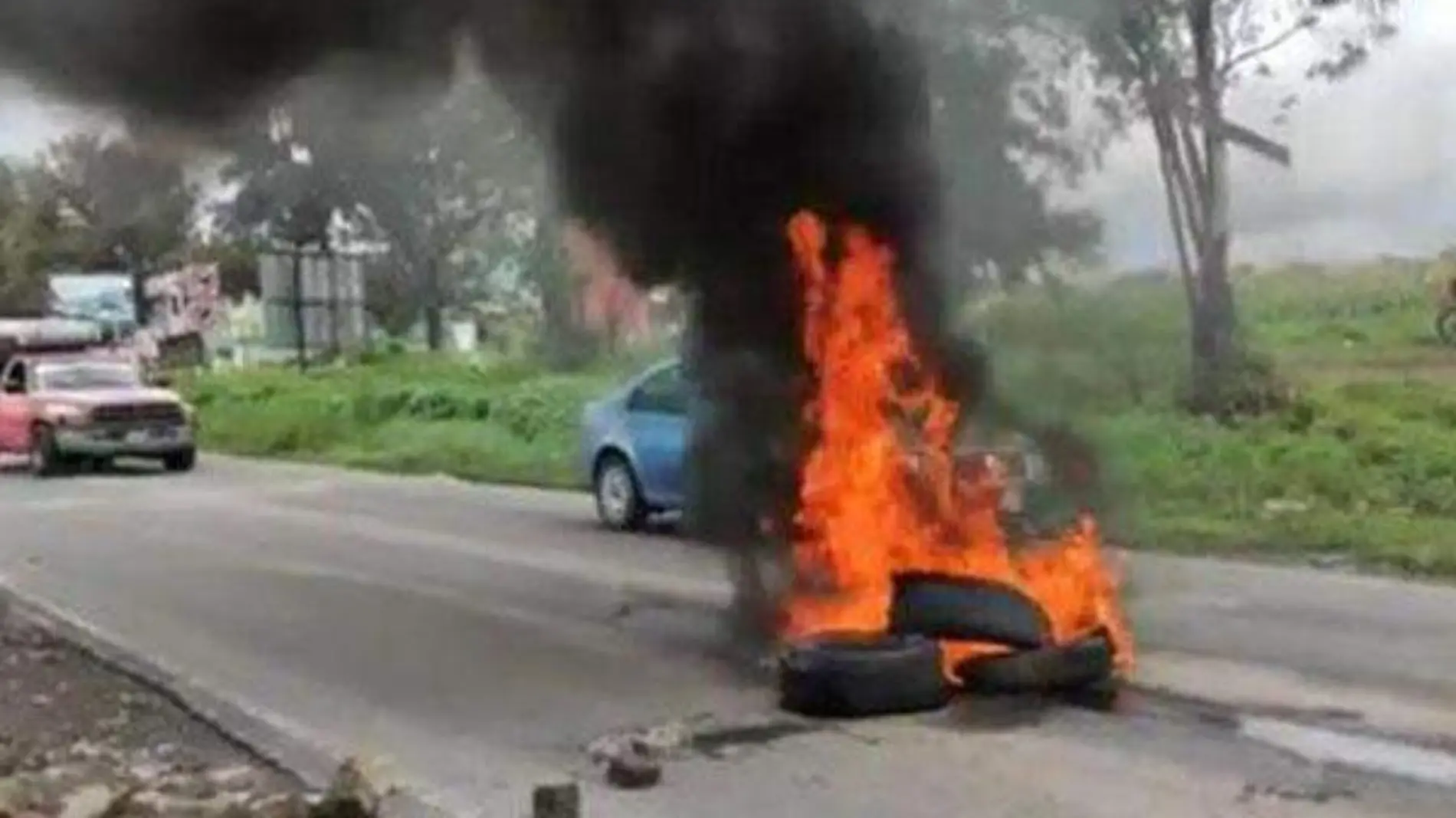 BLOQUEO EN SAN LUCAS EL GRANDE